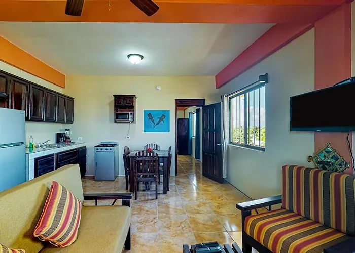 Eastern #8 At Laguna Apartment