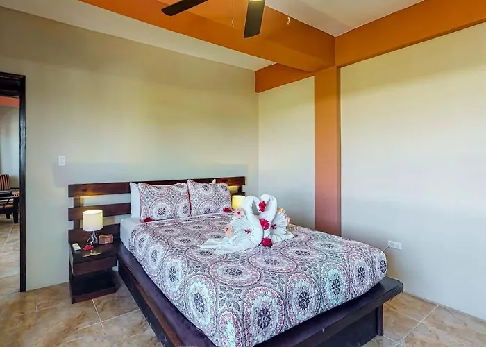 Eastern #8 At Laguna Apartment *