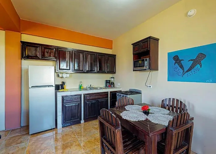 Apartment Eastern #8 At Laguna *