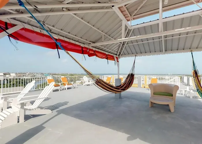 Eastern #8 At Laguna Apartment *